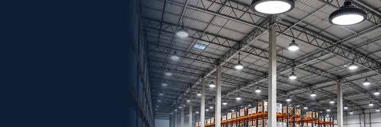 LED High Bay UFO-armaturer i ett lager